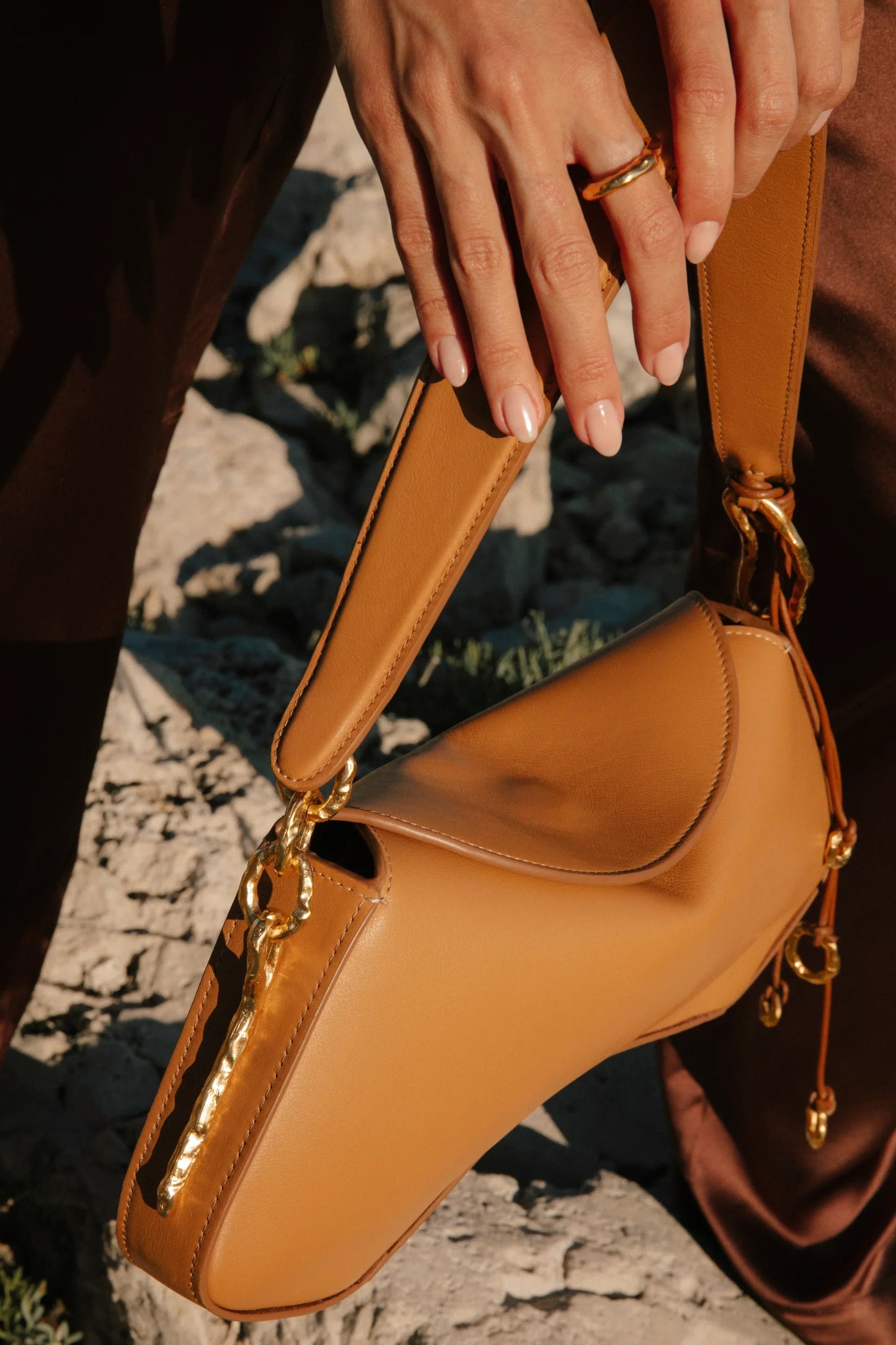  Deià handmade Nappa Leather Shoulder bag with Hanging Organic Rings senderkis caramel side view