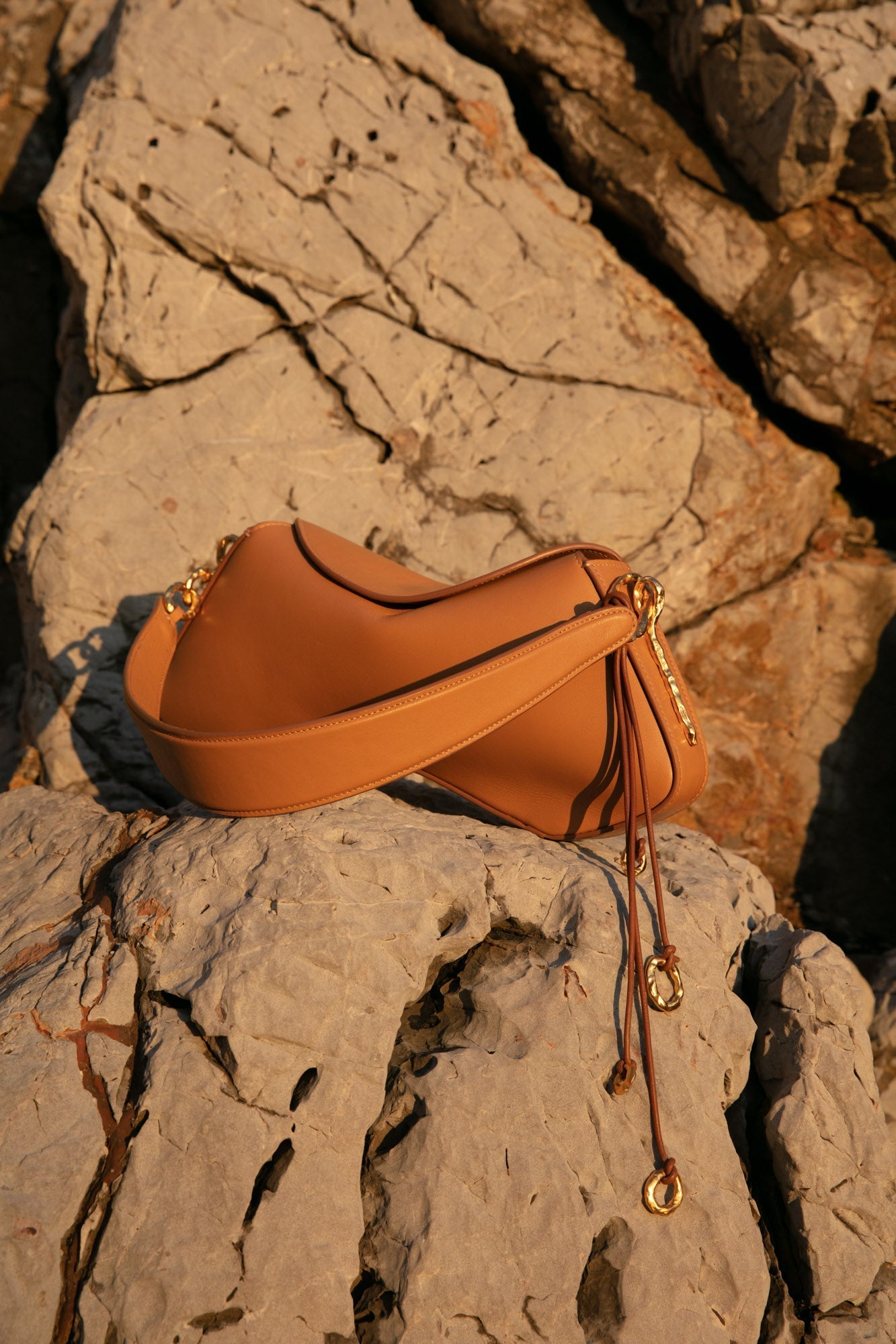  Deià handmade Nappa Leather Shoulder bag with Hanging Organic Rings senderkis caramel front view