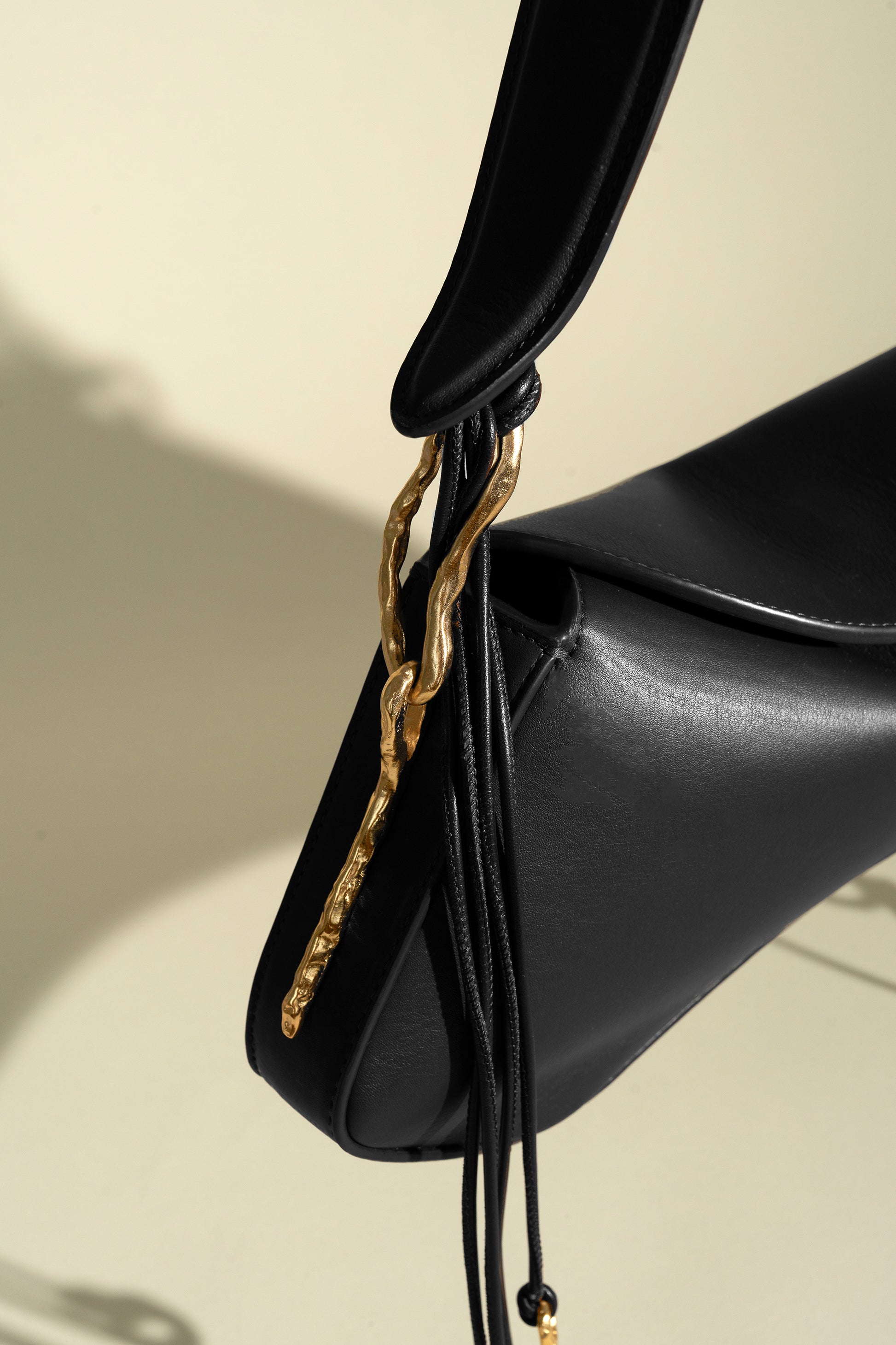  Deià handmade Nappa Leather Shoulder bag with Hanging Organic Rings senderkis Dark side view